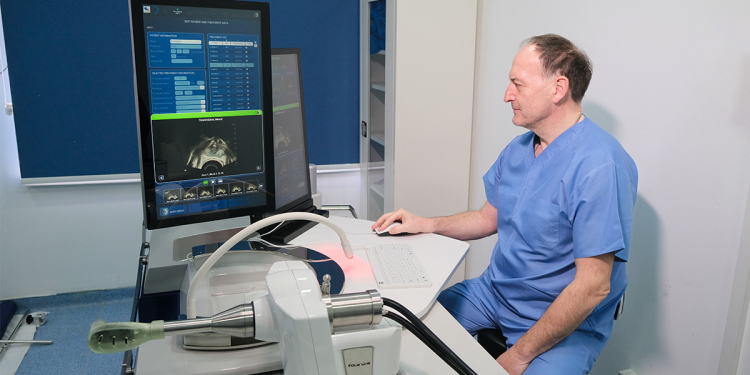 Гурам Каразашвили с аппартом Focal One HIFU