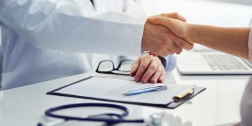 კმაყოფილი პაციენტი კარლო მიქავა